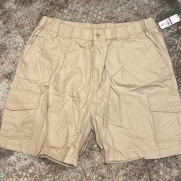 Mens cargo shorts khaki and gray XXL ( set of 2) Tommy Bahama